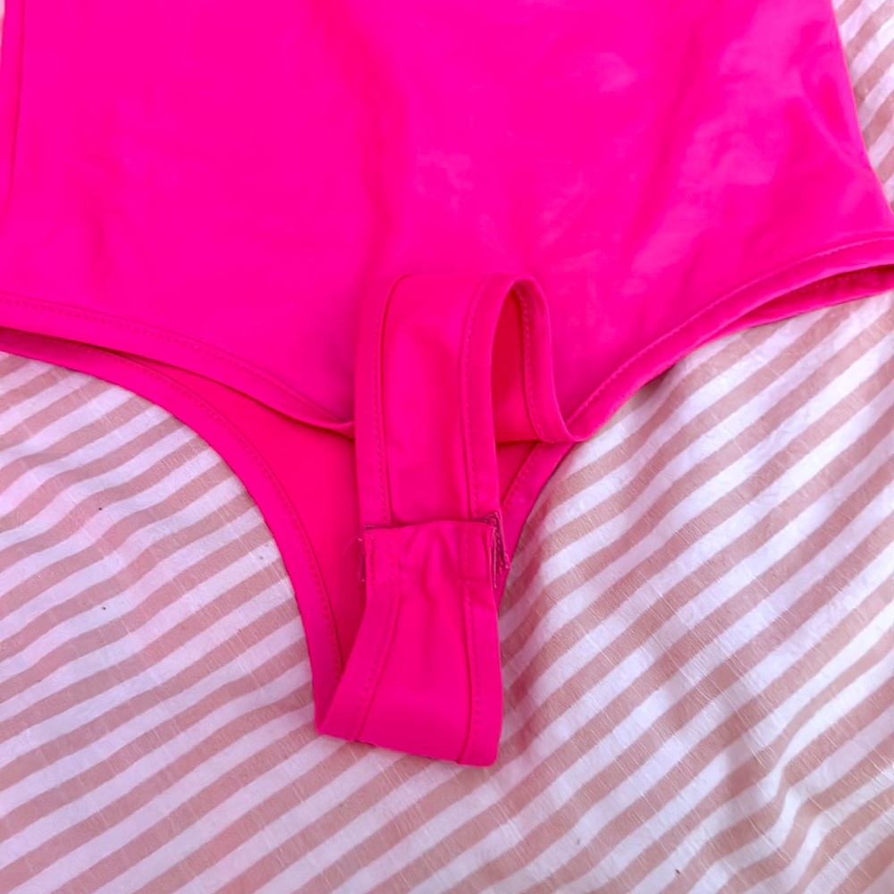 ⭐️SALTY HOT PINK BODYSUIT⭐️ - Picture 4 of 5
